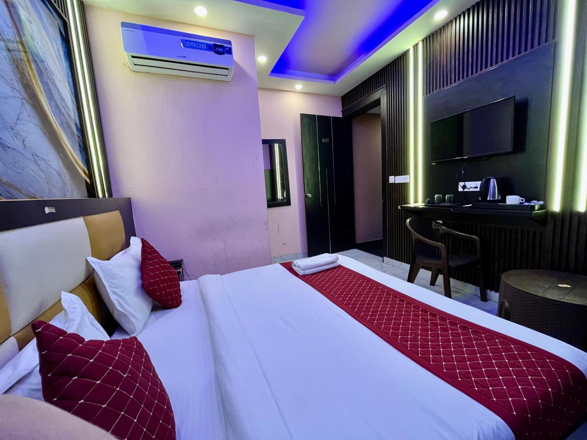 Jupiter Plaza Delhi Airport 호텔 뉴델리 외부 사진